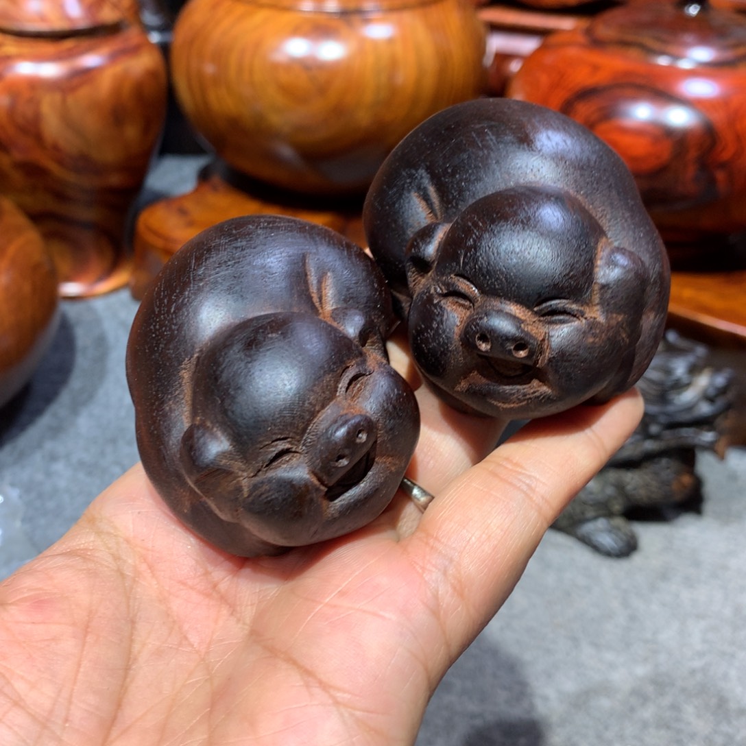 胡***庄木大红酸枝猪一对