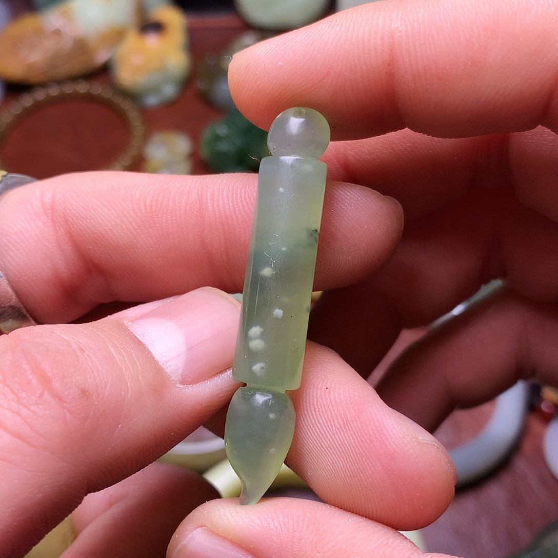 蛇纹石玉颈饰未镶嵌