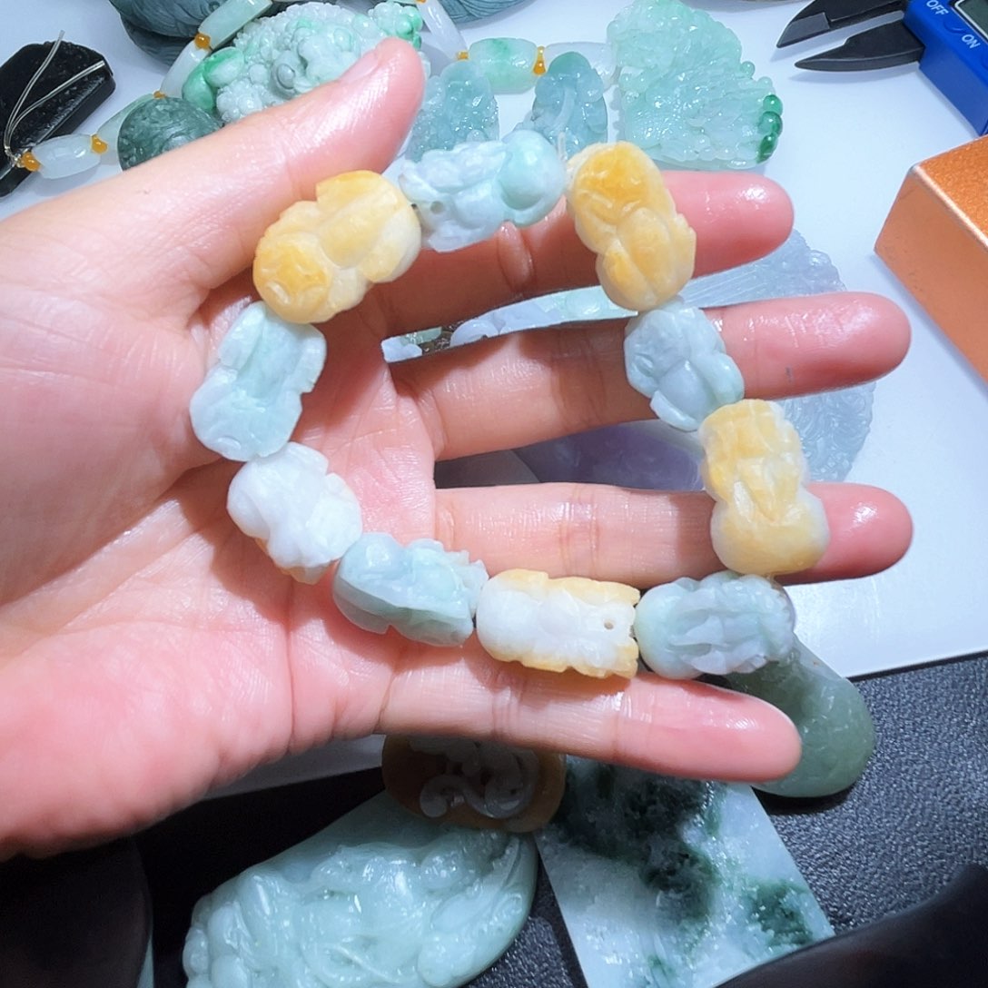 翡翠颈饰未镶嵌用****0翡翠