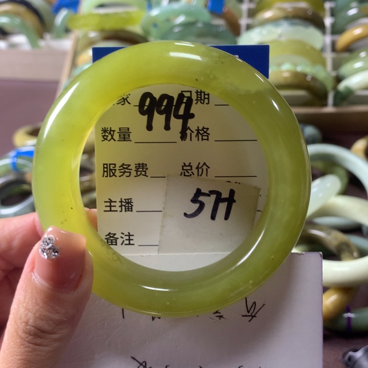 蛇纹石玉未镶嵌手镯