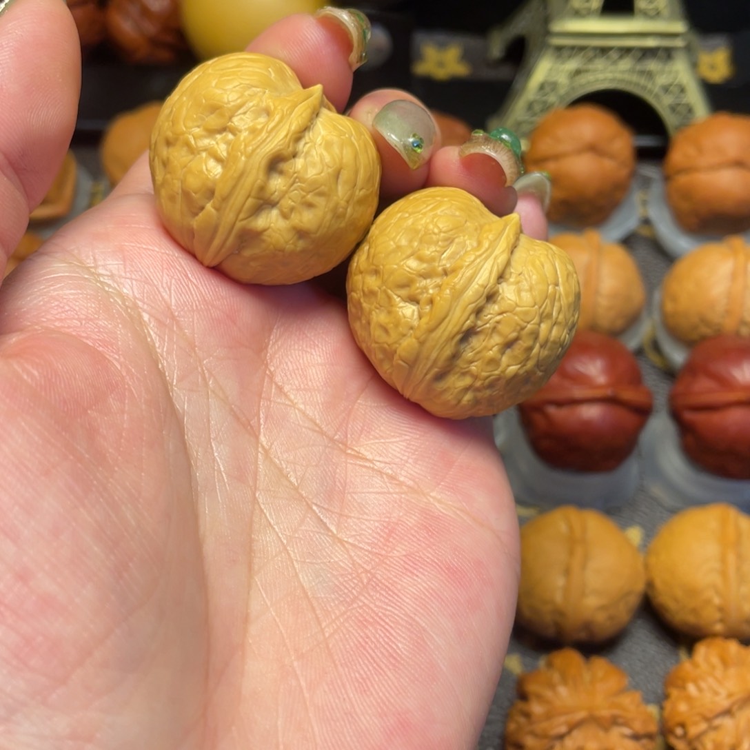 文玩核桃吊坠元宝