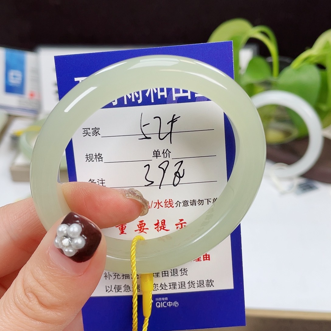 和田玉手镯未镶嵌阿*