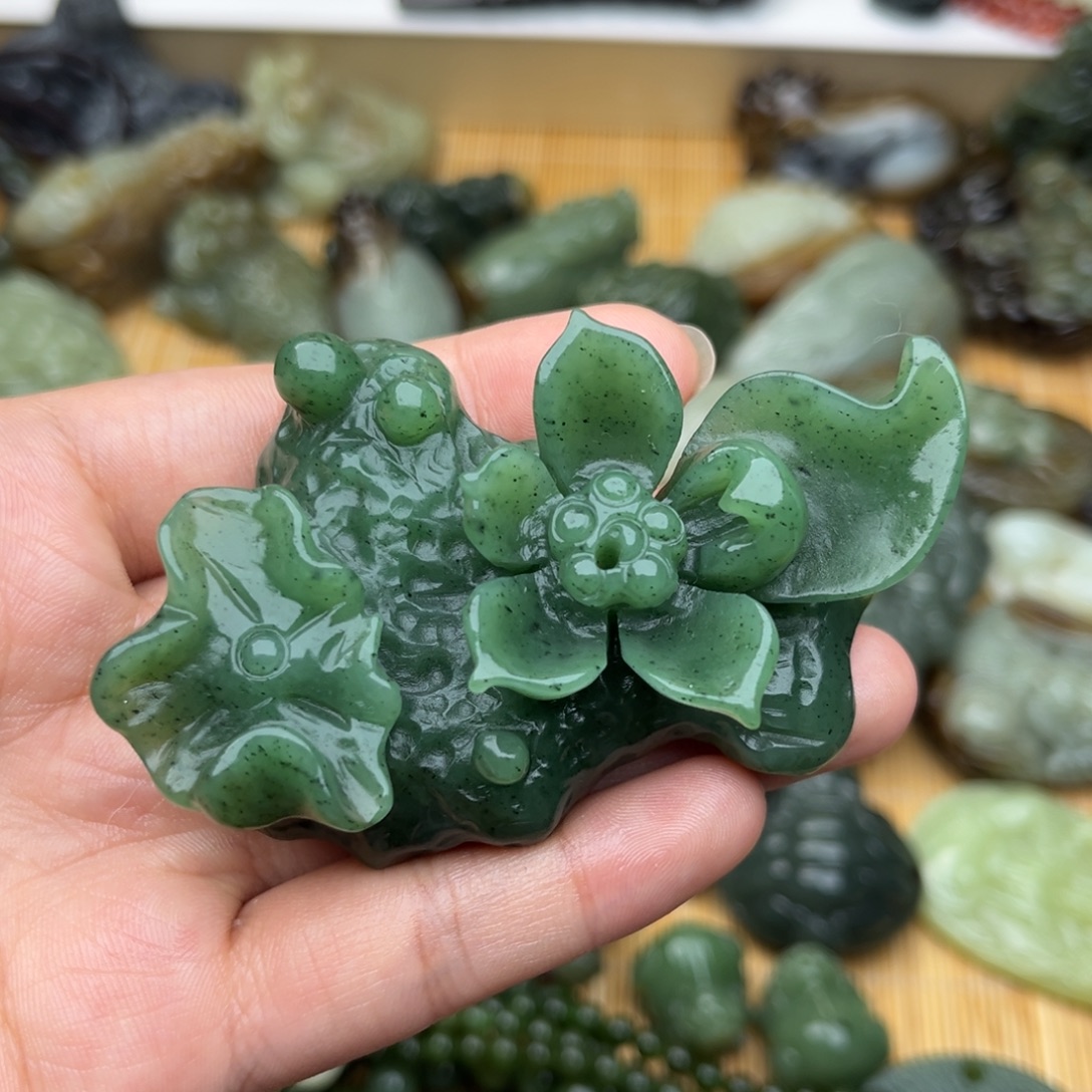 颈饰未镶嵌和田玉