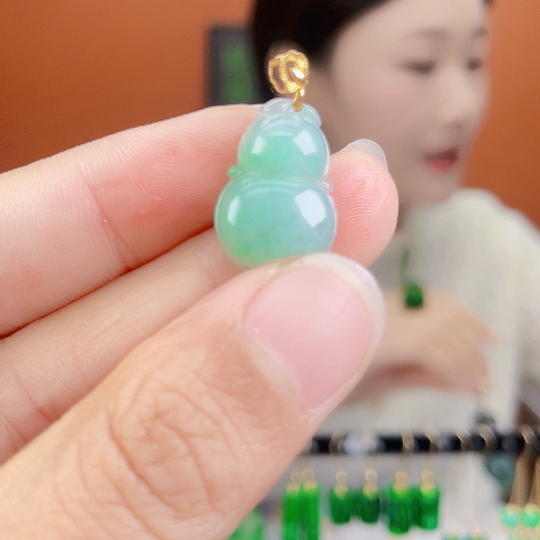 翡翠18K金镶嵌耳饰