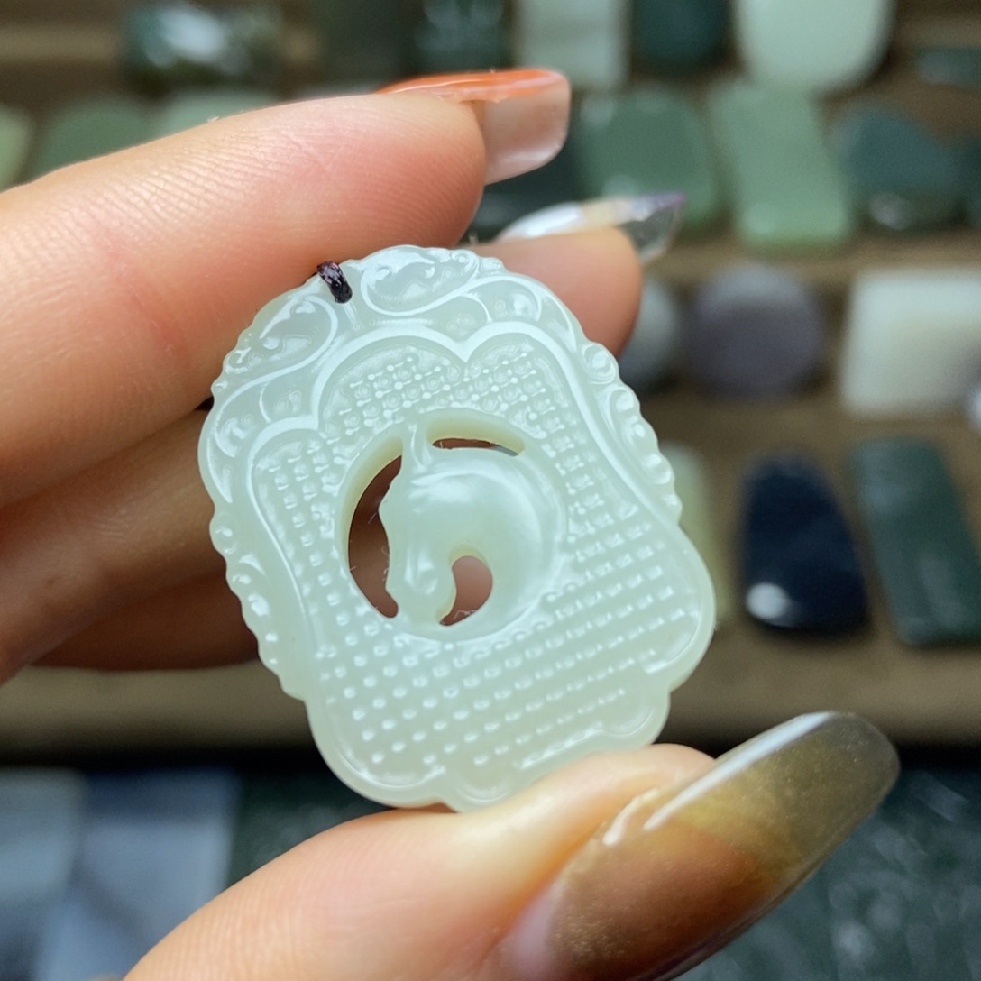 和田玉颈饰未镶嵌