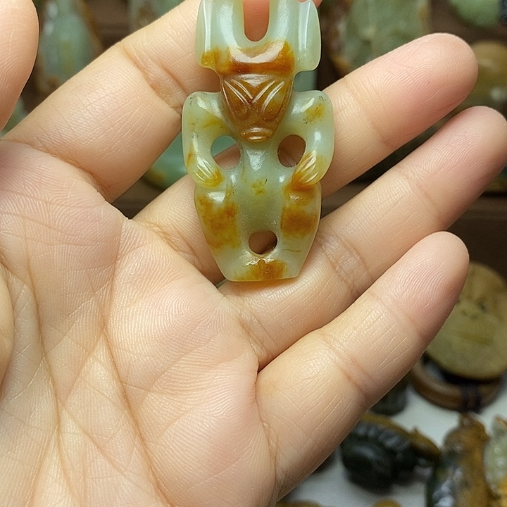 藏***真颈饰未镶嵌岫岩河磨玉（透闪石质玉）