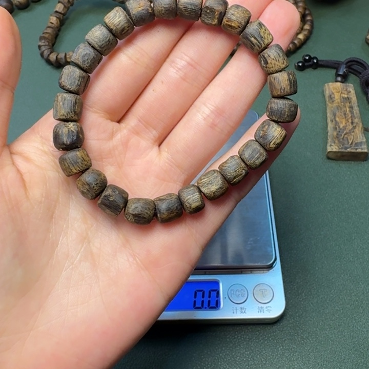 沉香手串寸*海南张勺子树心油沉水老料10.5克