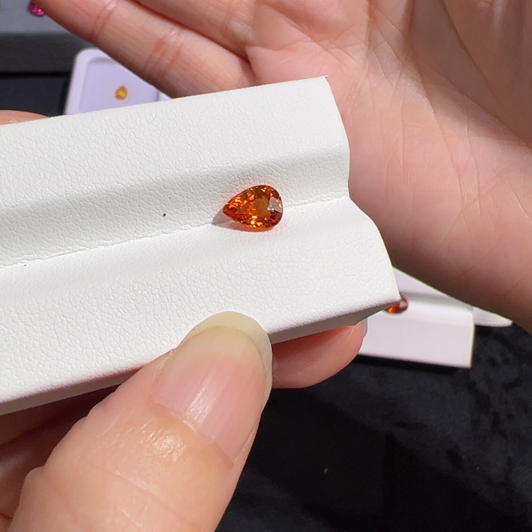 石榴石（芬达石）未镶嵌珠宝半成品1.18ct