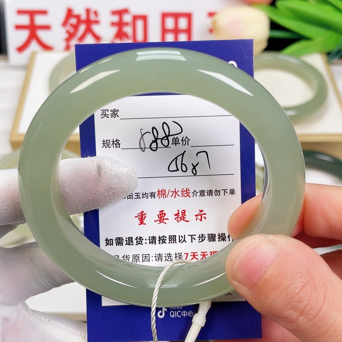 和田玉手镯未镶嵌