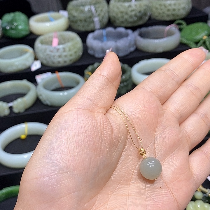 和田玉挂件18K金镶嵌