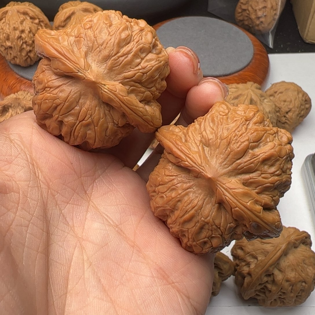 文玩核桃吊坠血麒麟43