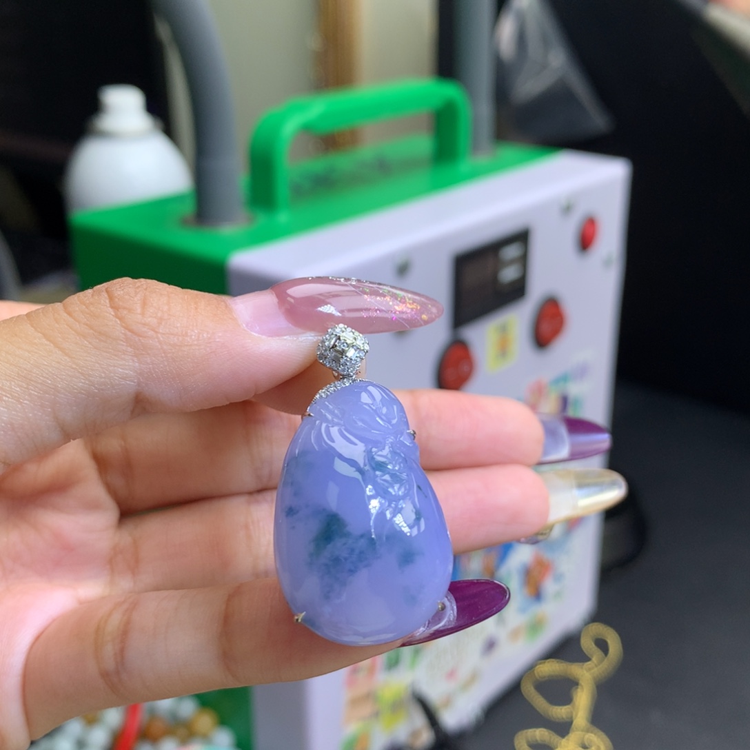 翡翠18K金镶嵌颈饰