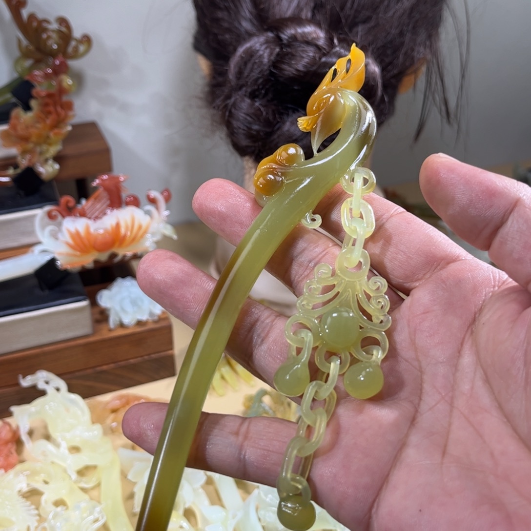 匡***匡蛇纹石玉未镶嵌发簪