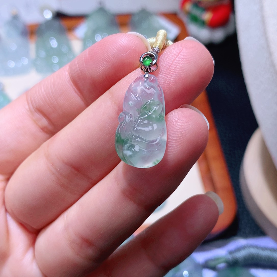 颈饰18K金镶嵌翡翠狐狸