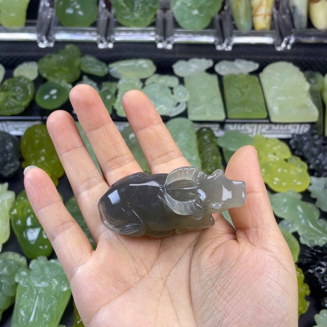 蛇纹石玉未镶嵌珠宝奇石