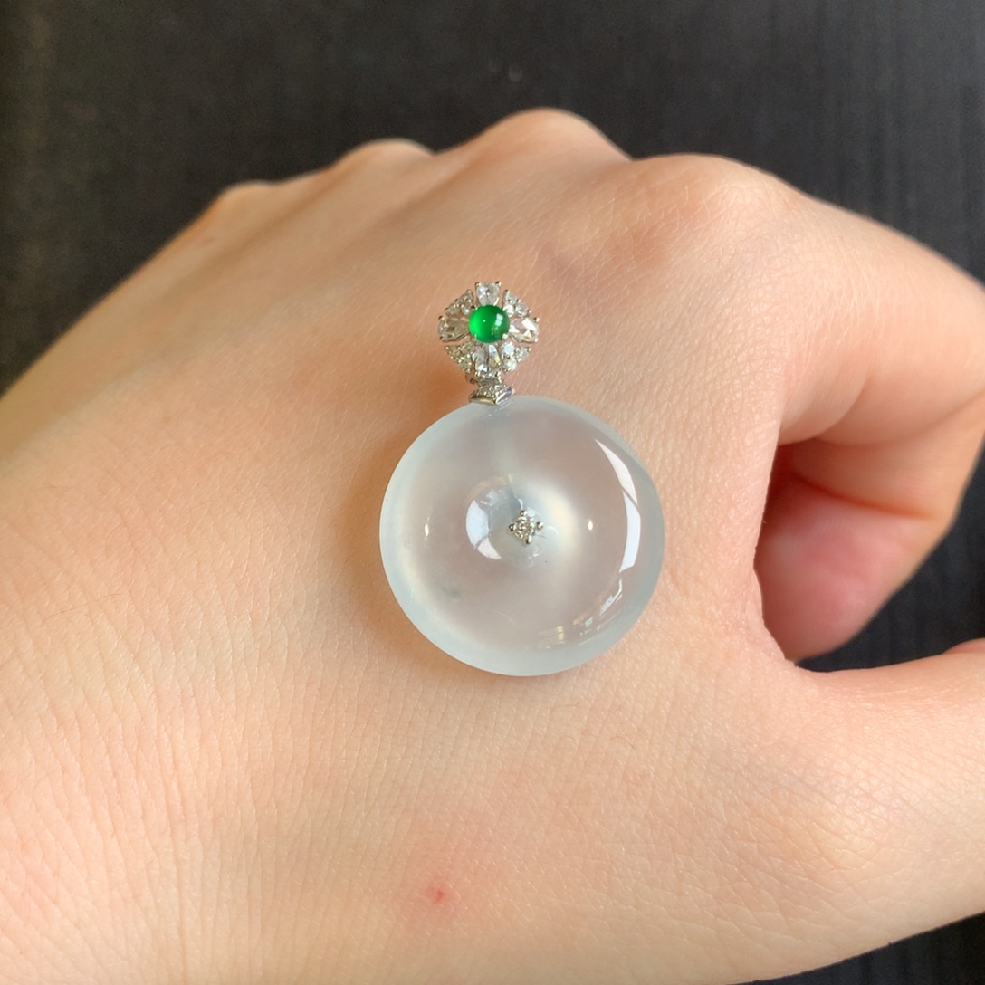 翡翠颈饰18K金镶嵌天然翡翠