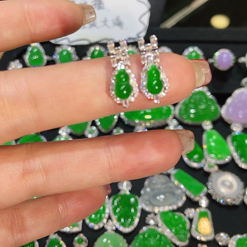 【闪购商品】翡翠耳饰未镶嵌梁天然翡翠