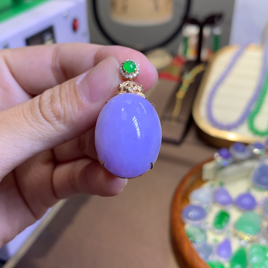 翡翠18K金镶嵌颈饰翡翠