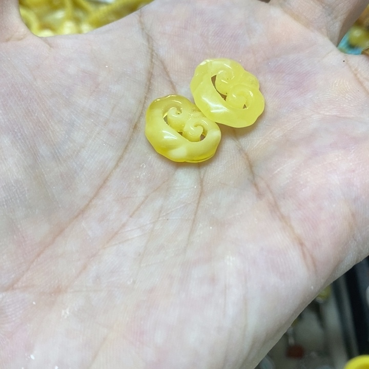 未镶嵌蜜蜡裸石吊坠