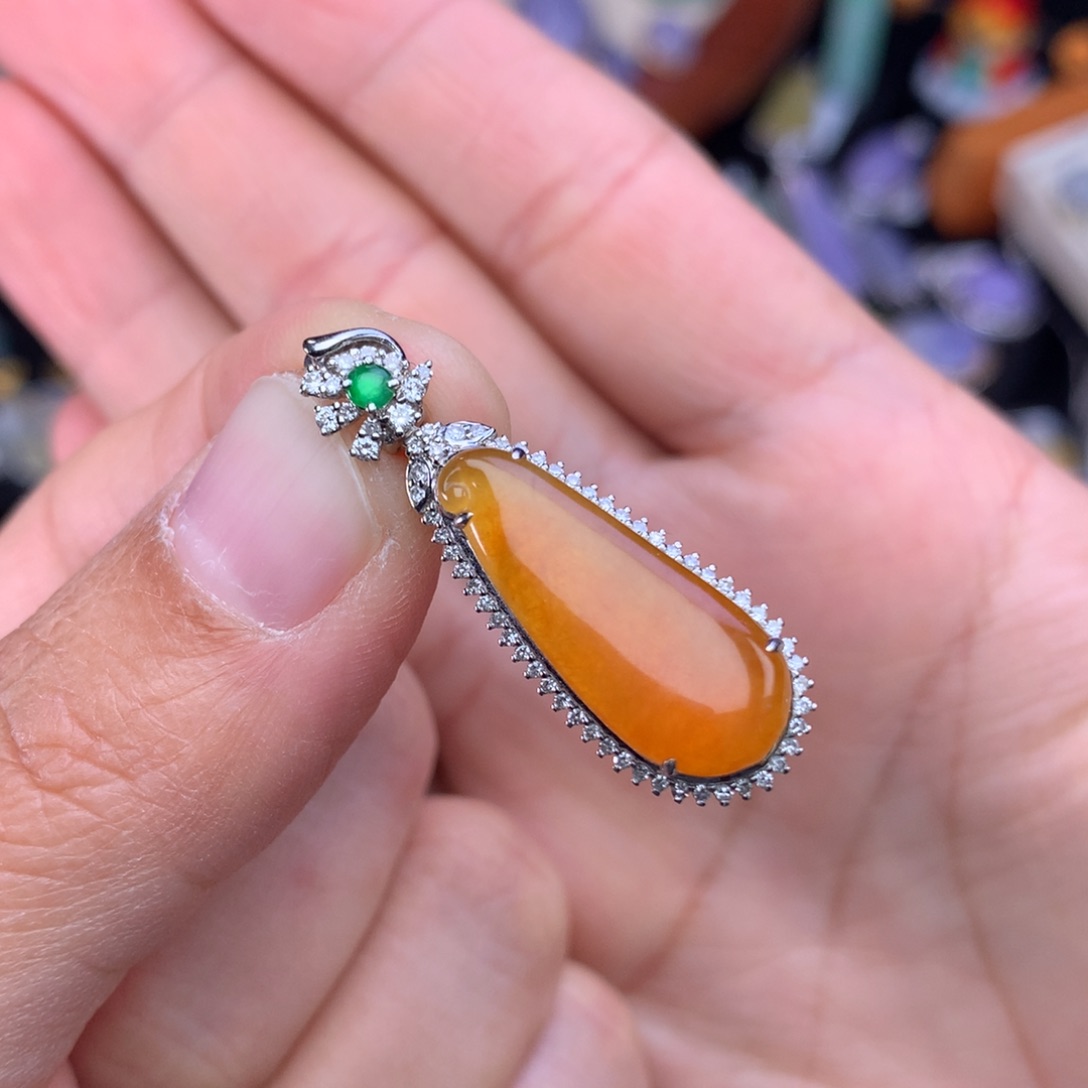 翡翠吊坠(不含链)18K金镶嵌