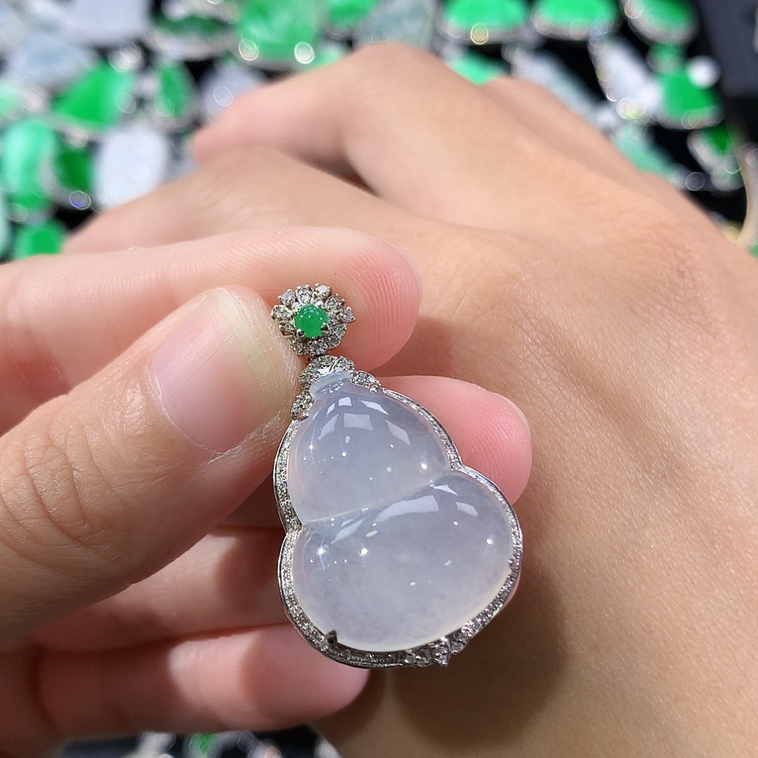 翡翠18K金镶嵌颈饰