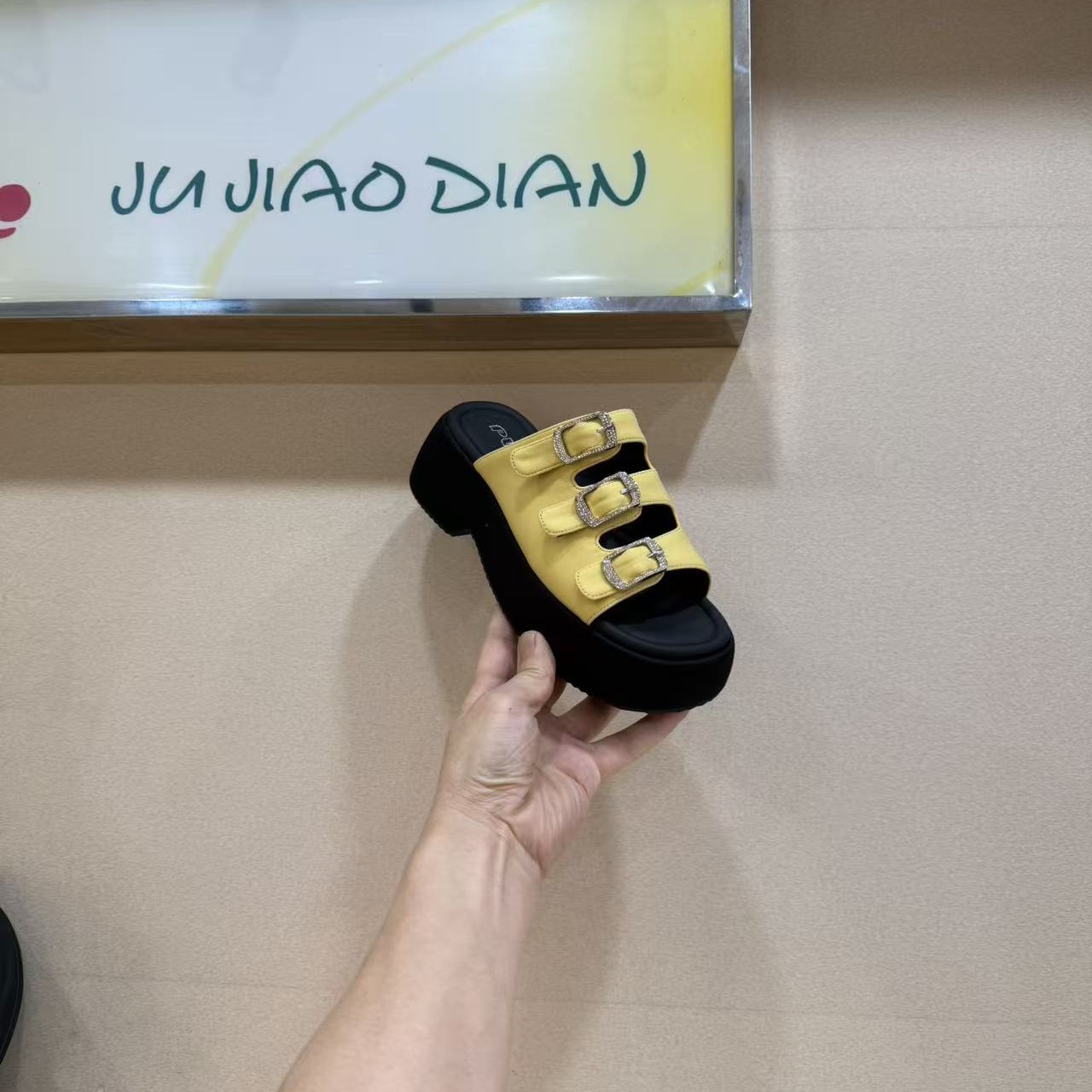 欧洲站厚底凉拖鞋女2025夏季新款外穿绝美一字拖不累脚罗马拖鞋