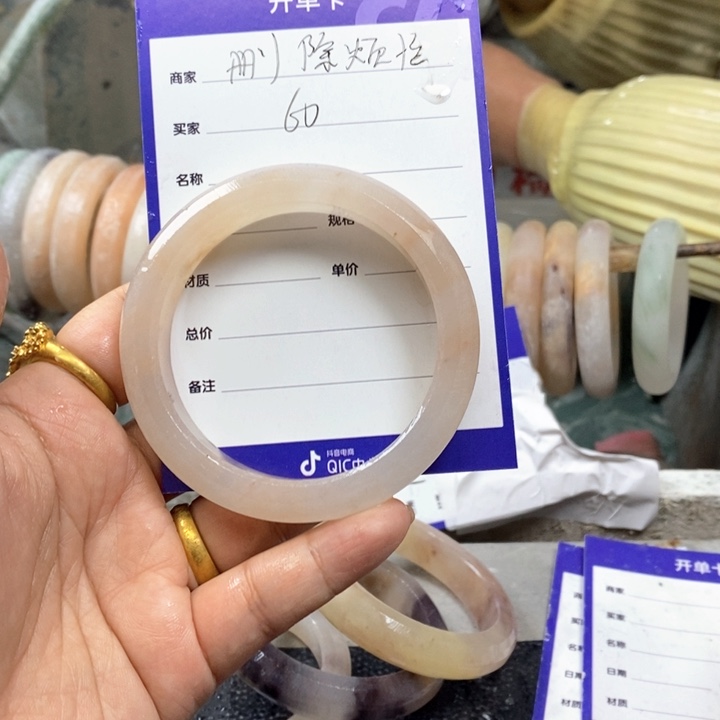 石英质玉手镯未镶嵌꒰****