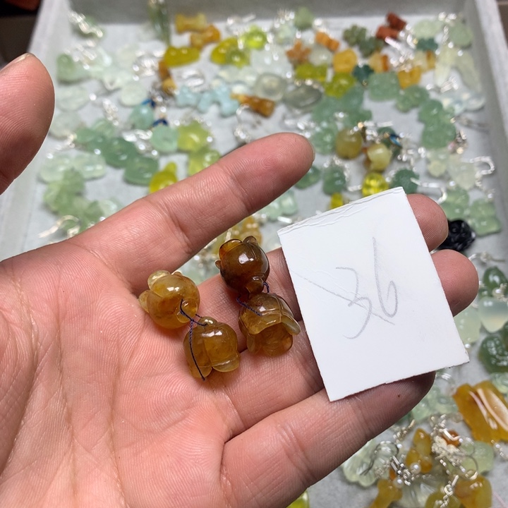 蛇纹石玉耳钉足银镀金镶嵌冷****?