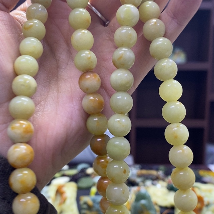 蛇纹石玉未镶嵌颈饰