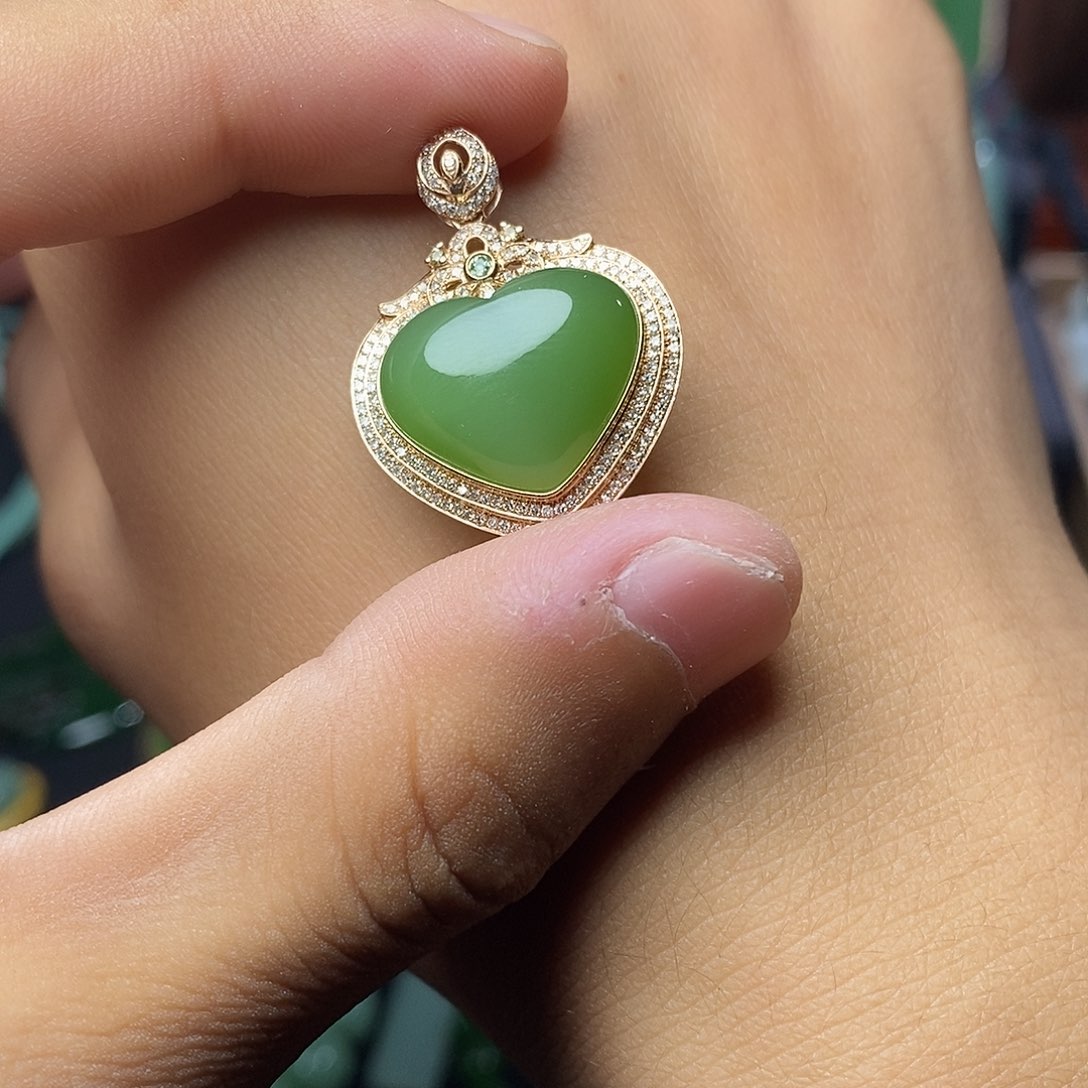 吊坠(不含链)18K金镶嵌和田玉（碧玉）