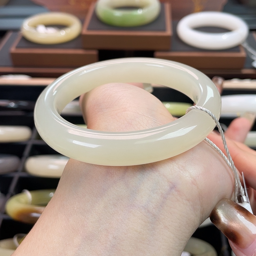 和田玉未镶嵌手镯无包容