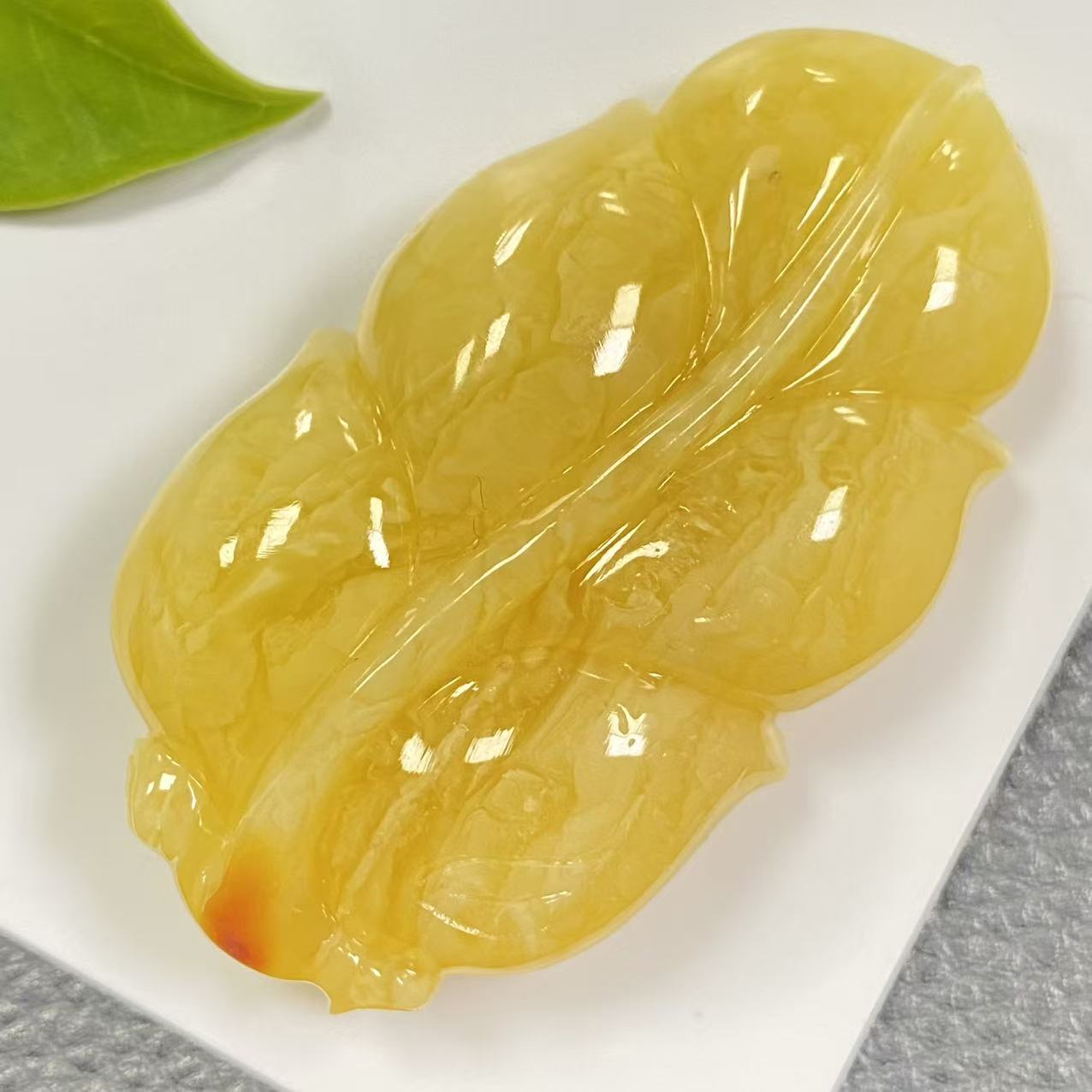 「戴琴珠宝」Q1368-蜜蜡雕刻件吊坠（多样性发其一）