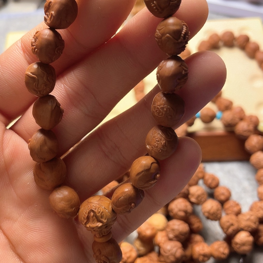 龙纹桃核雕刻佛手无相佛