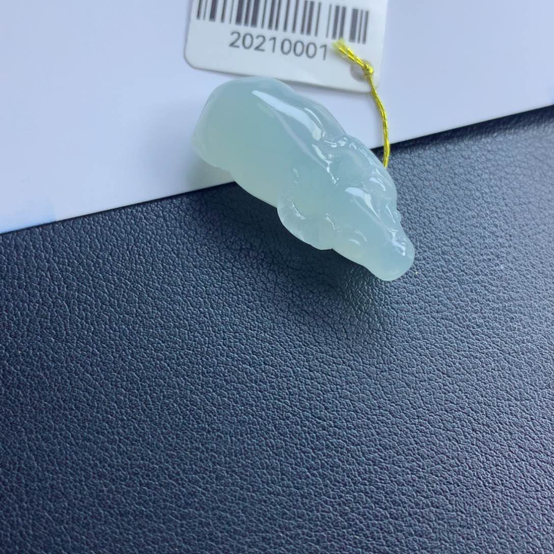 翡翠颈饰未镶嵌牛