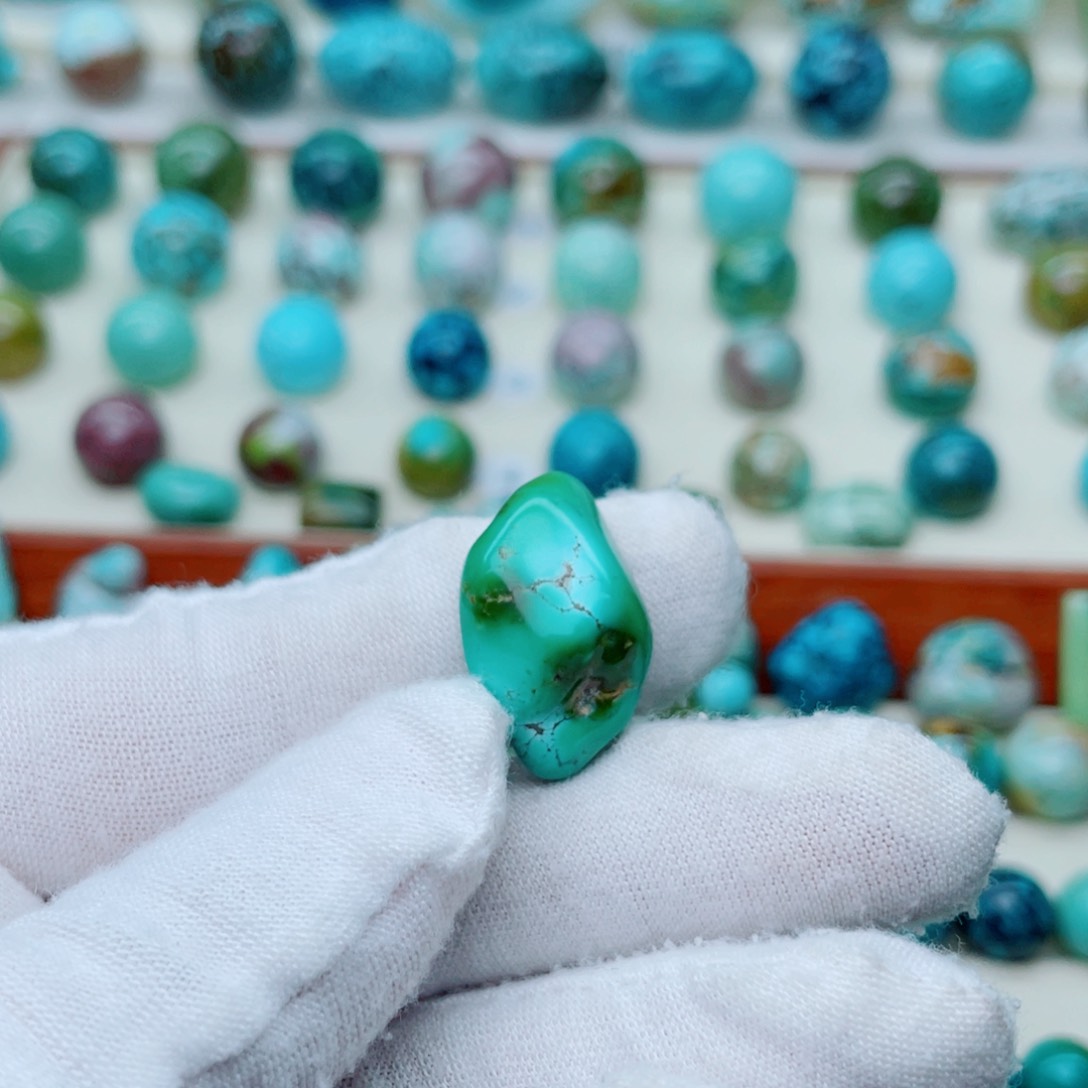 未镶嵌绿松石珠宝奇石