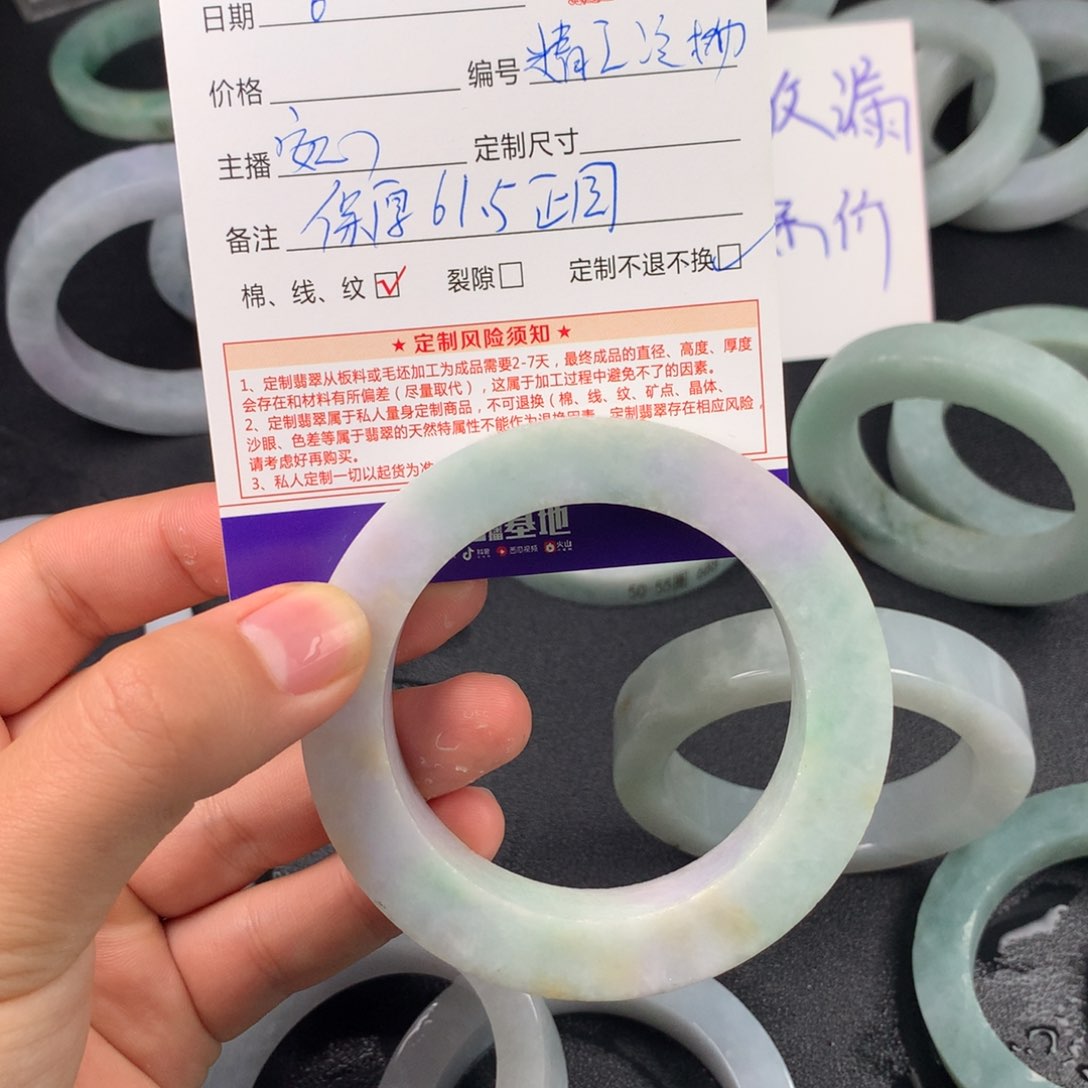 定制翡翠翡翠手镯未镶嵌是****多