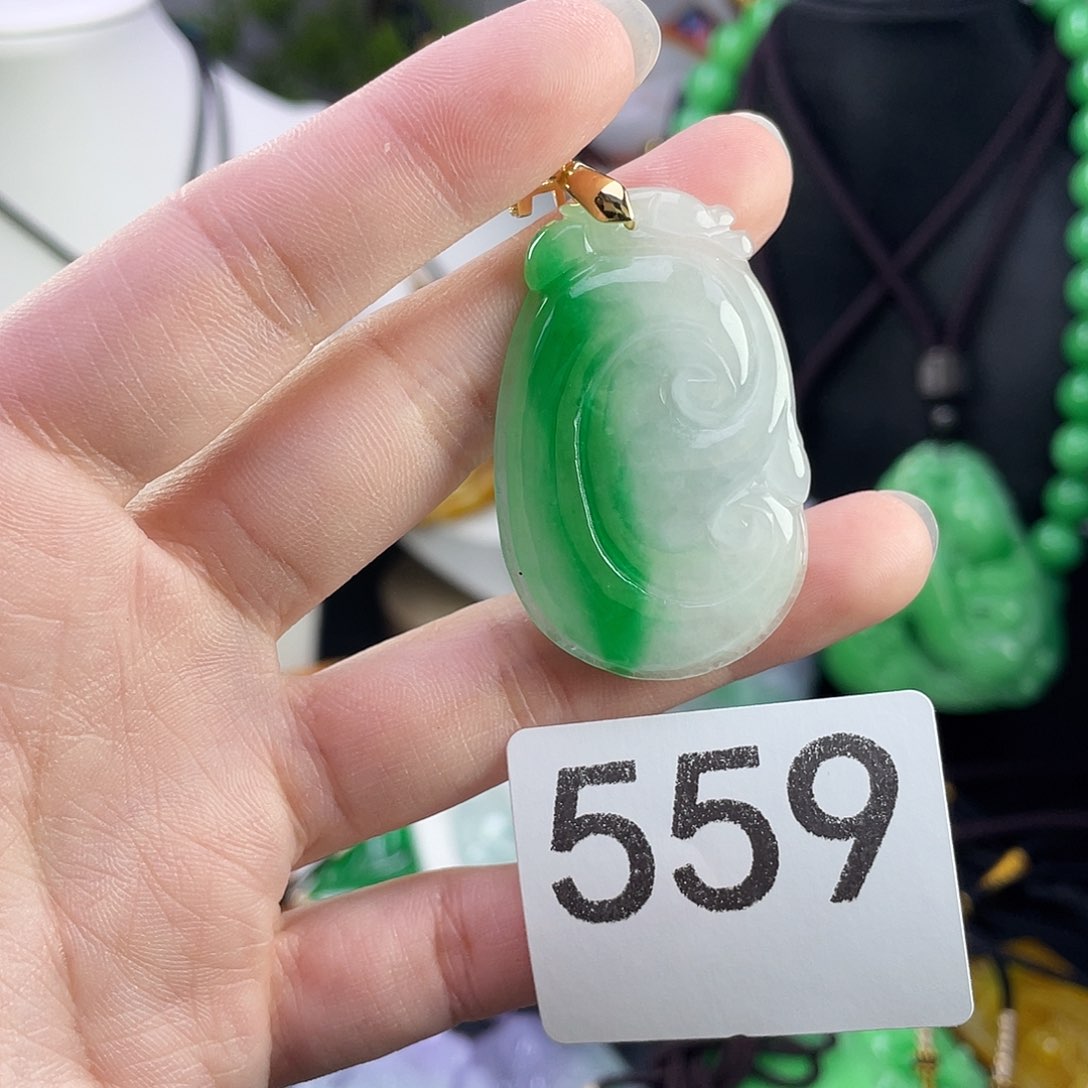 翡翠未镶嵌吊坠(赠链)