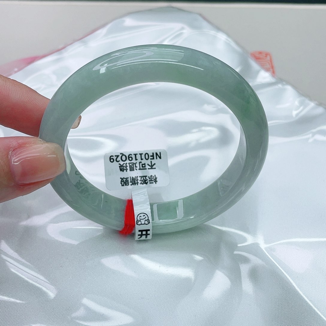 翡翠手镯未镶嵌正58.3