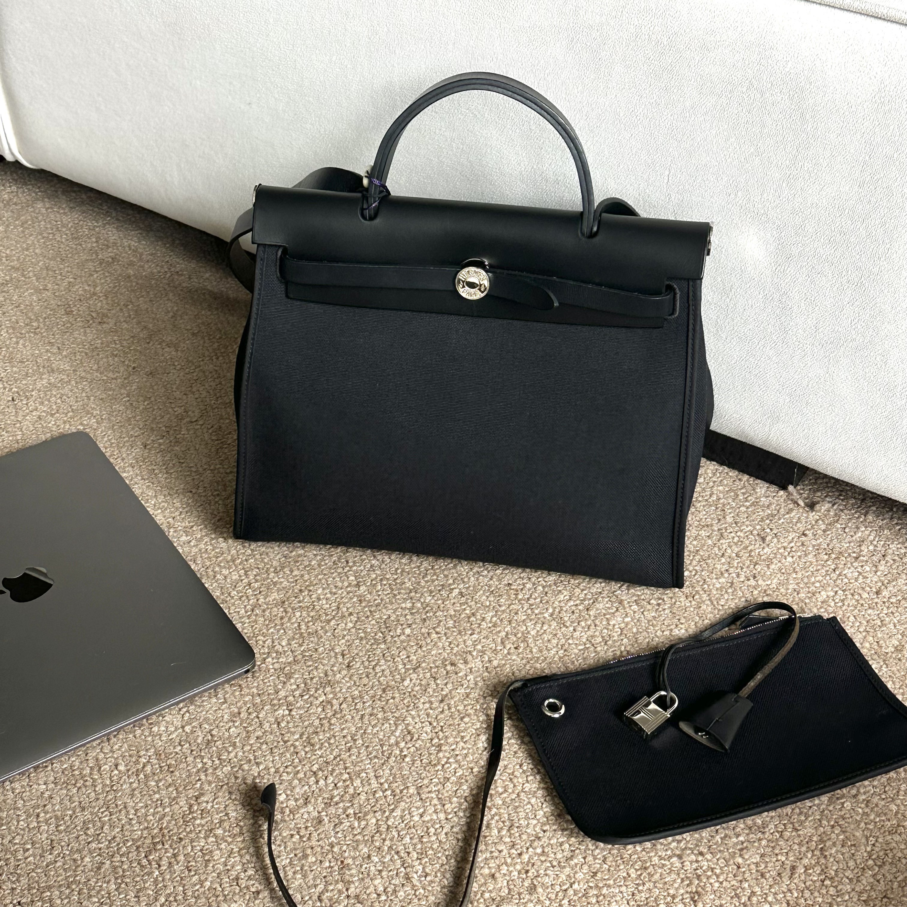 95新 Hermes/爱马仕 黑银帆布拼皮外缝线Herbag31单肩包 42714