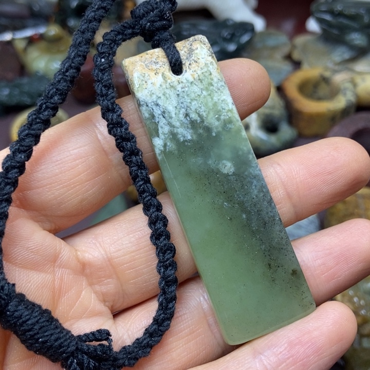 岫岩河磨玉（透闪石质玉）未镶嵌把件