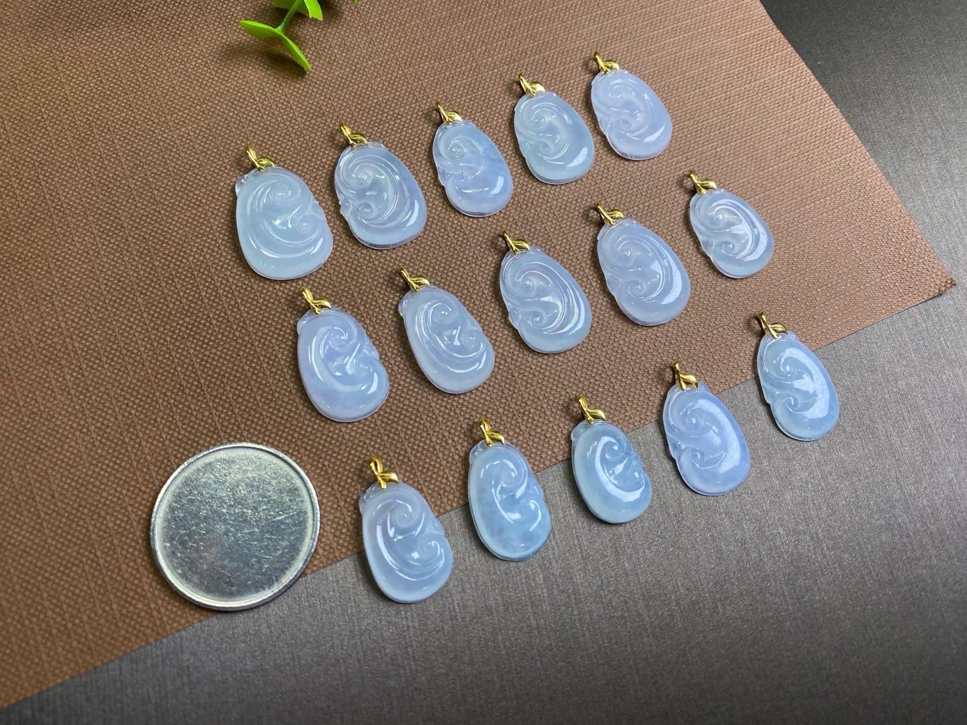 18k金天然翡翠如意吊坠