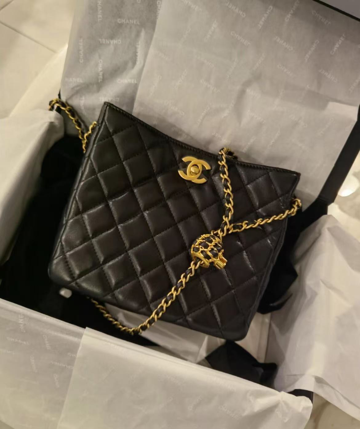 95新 Chanel/香奈儿 黑金核桃 金球hobo包 芯片款 19cm 12162145