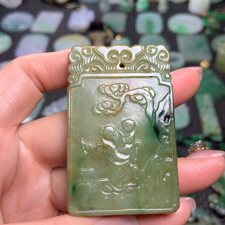 翡翠挂件未镶嵌……