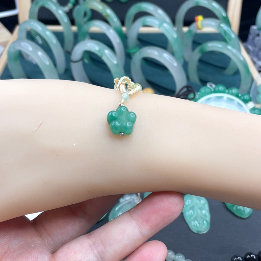 石英质玉未镶嵌颈饰