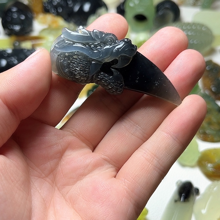 未镶嵌蛇纹石玉颈饰嘟*嘟