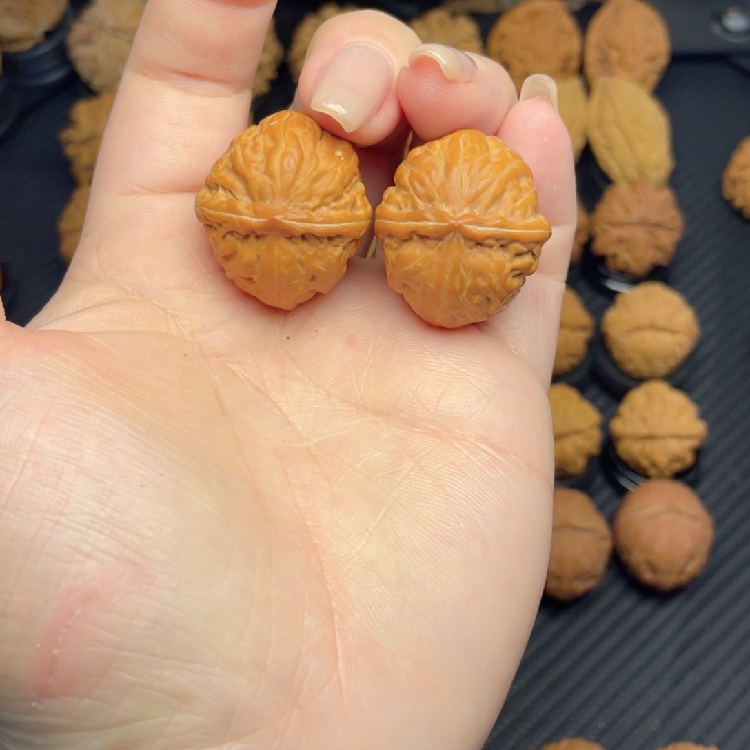 文玩核桃把件瓷娃娃