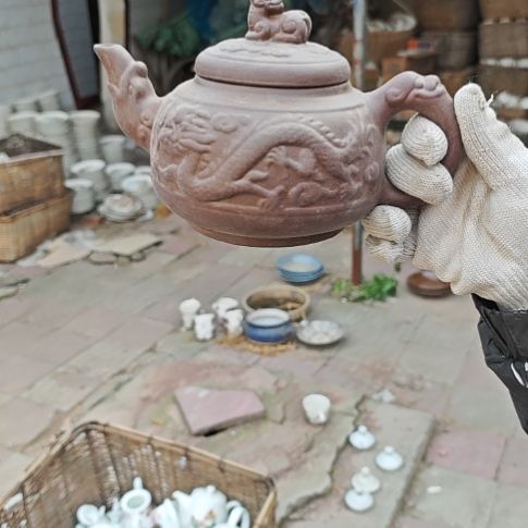 库存微瑕紫砂壶一个