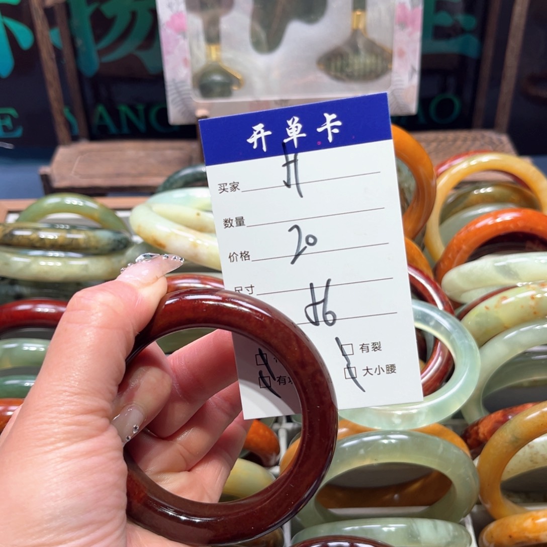 蛇纹石玉未镶嵌手镯温*