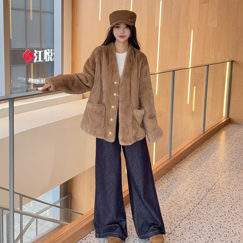 新款整貂皮草女天鹅绒V领水貂外套短款貂皮大衣年轻时尚