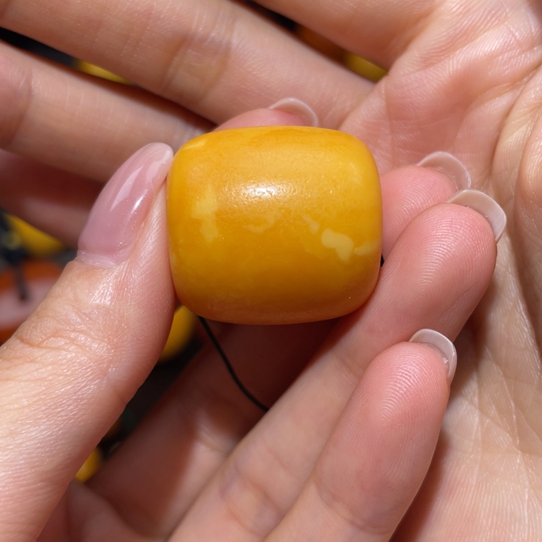 【闪购商品】琥珀裸石未镶嵌桶珠